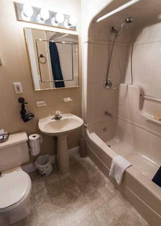 Carriage House Inn Fredericton Dış mekan fotoğraf